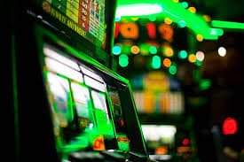 newslot Live Casino ဒီလာများနှင့် ကစားခြင်း